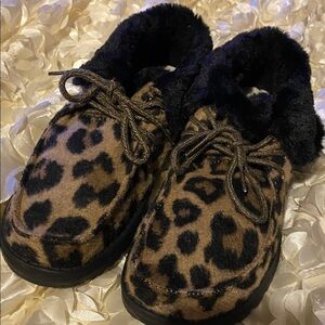 Hey Dude Leopard Print Women's Slippers with Black Fur